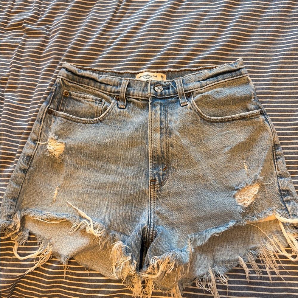 Abercrombie The Mom Short High Rise 28 Curve Love